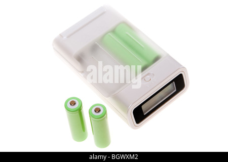 Caricabatterie per batterie AA. Isolato su bianco, percorso di clipping incluso. Foto Stock