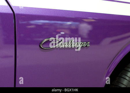 2009 2010 Dodge Challenger RT 5.7 litro HEMI Prugna Crazy viola Foto Stock