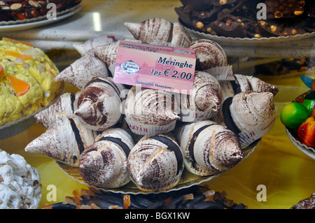 Meranghue - tradizionali dolci veneziani, Venezia, Italia Foto Stock