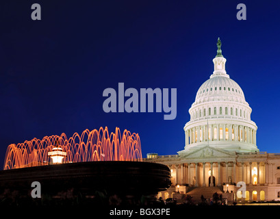 Cupola della parte anteriore (lato est) di U.S. Capitol Building, Washington DC, di notte Foto Stock