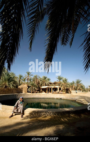 Bagno di Cleopatra in oasi di Siwa Foto Stock