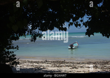 Store Bay ; Crown Point, Tobago 2008; barche sulla spiaggia vicina Pigeon Point Foto Stock