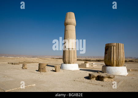 Il tempio di Aten denominata 'Mansion di Aton in Akhetaten' con la sua replica colonna, Tell el-Amarna, Medio Egitto Foto Stock