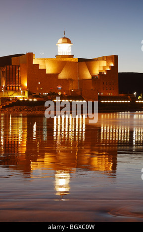 Alfredo Kraus Auditorio a Las Palmas de Gran Canaria. Preso da Playa de las canteras spiaggia di notte. Foto Stock