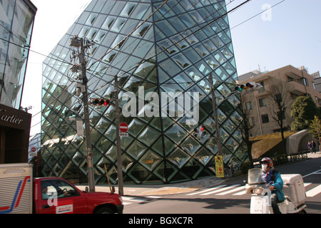 "Prada' boutique, progettato da Herzog e de Meuron, a OmoteSando street, Aoyama distretto, Tokyo, Giappone Foto Stock