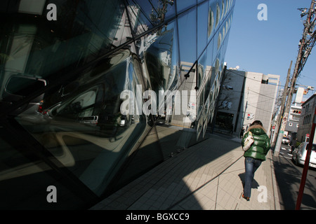 "Prada' boutique, progettato da Herzog e de Meuron, a OmoteSando street, Aoyama distretto, Tokyo, Giappone Foto Stock