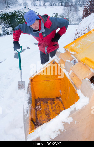 Un sale di vuoto bin su Damson Dene Park a Ambleside, Cumbria, Regno Unito. Foto Stock