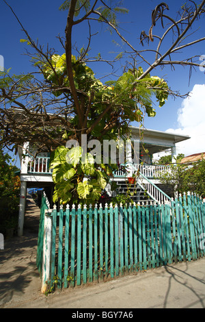 Scena di strada in Utila, Honduras Foto Stock