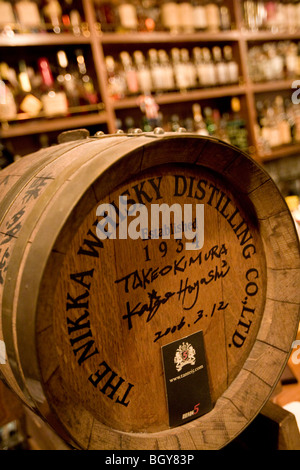 Bar 'Zoetrope' nel quartiere di Shinjuku di Tokyo, Giappone, venerdì 30 gennaio 2009. Un bar specializzato in whisky giapponese Foto Stock