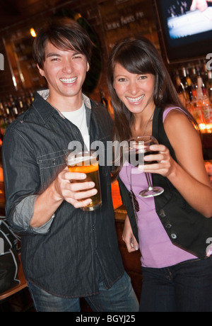 Gli amici al bar Foto Stock