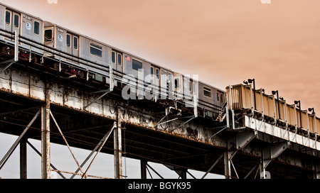 Elevata linea metropolitana Bronx New York Foto Stock