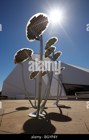 Pannello solare 'Mallee albero " sculture presso il Festival Center, Adelaide, SA, Australia Foto Stock