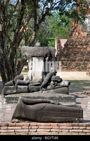 Headless statures Buddha. Wat Ratchaburana. Al parco storico di Ayutthaya. Della Thailandia Foto Stock