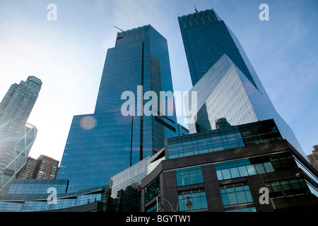 Vista del Time Warner Center e l'Unisfera replica a Columbus Circle, Manhattan a New York City Foto Stock