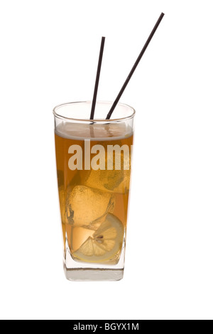 Long Island Iced Tea bevanda miscelata su sfondo bianco Foto Stock