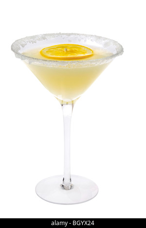 Lemon Drop bevanda miscelata con fettina di limone guarnire su sfondo bianco Foto Stock