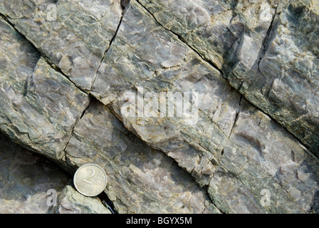 Pumpellyite e clorito di strati ricchi si alternano con epidoto-bande ricco a basso grado di roccia metamorfica, Kamchatka, Russia Foto Stock