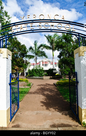 BRISBANE, Australia - ingresso anteriore di stato Yeronga Scuola primaria Foto Stock