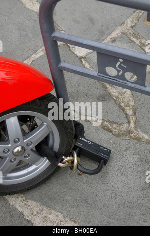 Ruota incatenato Foto Stock
