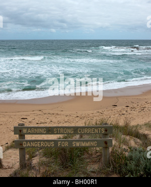 Segnale di avvertimento sulla spiaggia a Kilcunda Victoria Australia. Foto Stock