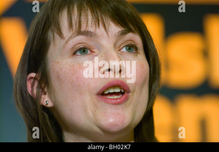 Kirsty Williams sono leader del Partito del Welsh liberal-democratici parlando la loro conferenza annuale a Cardiff South Wales UK Foto Stock