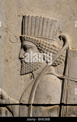 IRAN, Persepolis , Takht-e Jamshid ,il cerimoniale di capitale dell'Impero Achemenide (ca. 550-330 BCE), soldato persiano. Foto Stock