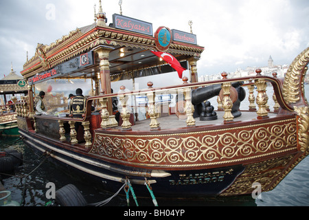 All'aperto ristorante di pesce, Istanbul, Turchia Foto Stock