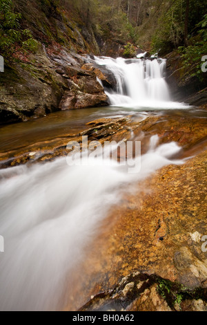 Cade su Dukes Creek vicino a Helen, Georgia Foto Stock