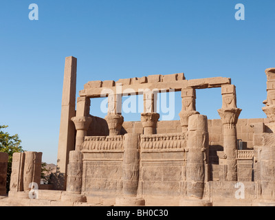 Il Tempio di Iside, Horus e Osiride sull isola di Philae sul fiume Nilo in Egitto Foto Stock