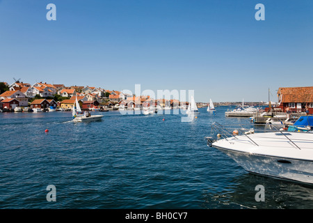 Fiskebackskil un piccolo villaggio di pescatori in Bohuslan Svezia Foto Stock