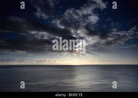 Altocumulus stratiformis Nubi sul Canale Inglese UK Foto Stock