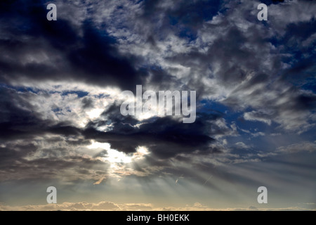 Altocumulus stratiformis Nubi sul Canale Inglese UK Foto Stock