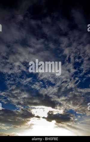 Altocumulus stratiformis Nubi sul Canale Inglese UK Foto Stock