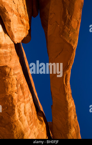 Un arco unnammed, Klondike Bluffs area, Arches National Park, vicino a Moab, Utah. Foto Stock