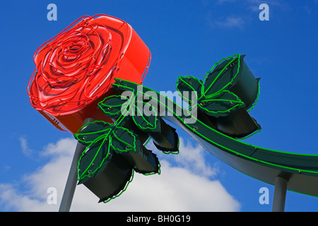 Il Neon rose accedi Waterfront Park, centro di Portland, Oregon, Stati Uniti d'America Foto Stock