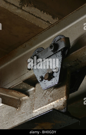 Parte di una gru di officina in una fabbrica abbandonata in Central Illinois, Stati Uniti d'America. Foto Stock