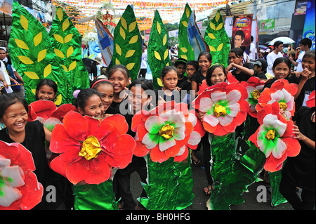 Kids in parata Sinulog Cebu 2010 Foto Stock