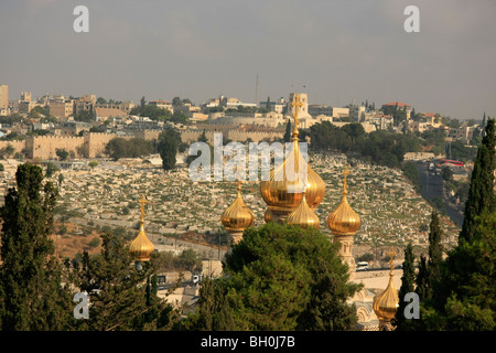 Israele, Gerusalemme, le cupole dorate della chiesa russo-ortodossa di Maria Maddalena Foto Stock