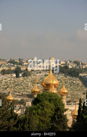 Israele, Gerusalemme, le cupole dorate della chiesa russo-ortodossa di Maria Maddalena Foto Stock