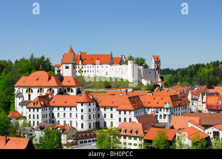 Vista della Città Vecchia con St. Mang's Abbey, Fuessen, Allgaeu, Svevia, Baviera, Germania Foto Stock