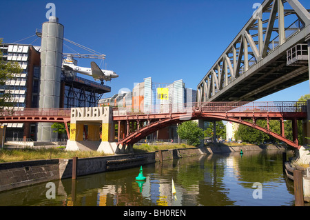 Con la casa galleggiante attraverso berlino, Landwehrkanal, Deutsches Technikmuseum; Rosinenbomber; Anhalt, Brandeburgo, Germania, Europa Foto Stock