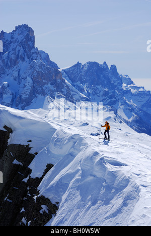 Backcountry rider, Cima Bocche, Val di Fiemme, Dolomiti, Trentino-Alto Adige, Suedtirol, Italia Foto Stock