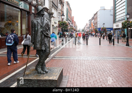 Statua di bronzo di James Joyce su North Earl Street Dublin Eire. Foto Stock