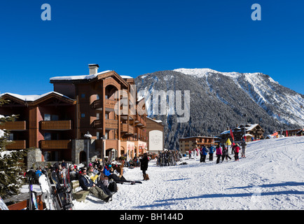 Fondo di piste nel centro del resort, Courchevel 1650, Tre Valli, Tarentaise, Savoie, Francia Foto Stock