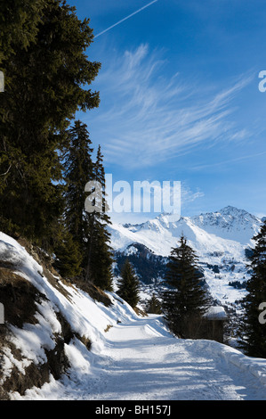 Percorso a piedi al di sopra del villaggio di Verbier, Vallese, Svizzera Foto Stock