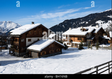 Tipico chalet di grandi dimensioni nel centro della località di Verbier, Vallese, Svizzera Foto Stock