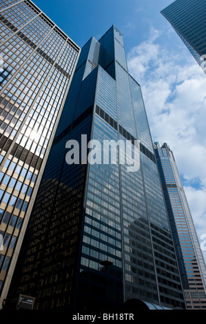 Willis Tower (formerly Sears Tower) in Chicago Illinois, l'edificio più alto in Nord America, offre tutta di vetro mensola di visualizzazione Foto Stock