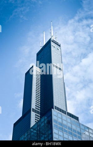 Willis Tower (formerly Sears Tower) in Chicago Illinois, l'edificio più alto in Nord America, offre tutta di vetro mensola di visualizzazione Foto Stock