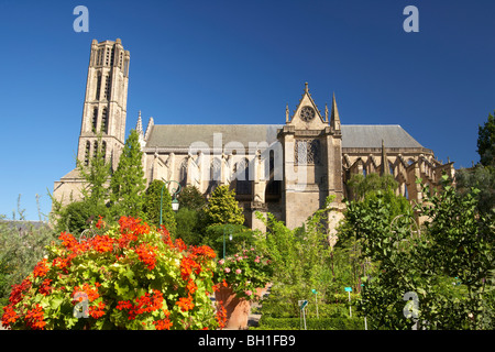 La Cattedrale di Limoges, la Cattedrale di Saint Etienne nella luce del mattino, Jardin Botanique de l'Eveché, Via di San Giacomo, Chem Foto Stock