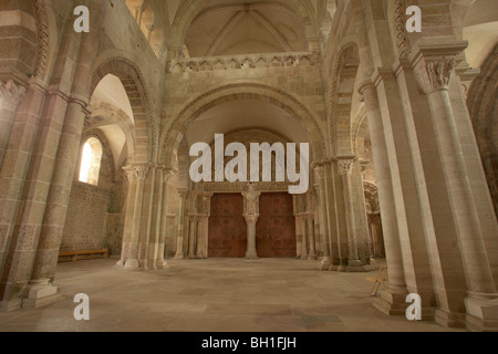 All'interno di Vezelay abbazia di Santa Maria Maddalena Basilica, nartece, Via di San Giacomo, Chemins de Saint Jacques, strade di Santiago, Vi Foto Stock